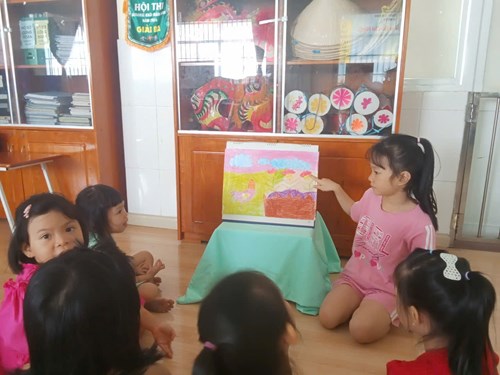Hoạt động Kể chuyện  Sự tích Hoa mào gà  - Lớp 5-6 tuổi(2)