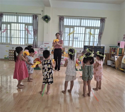 Đề tài: VĐTN BÀI  TẾT ƠI LÀ TẾT . Lớp: 3-4 tuổi(2)
