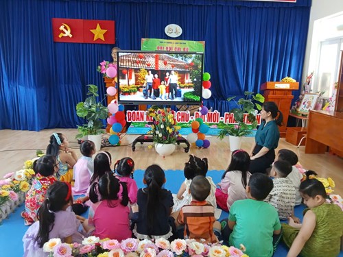 Hoạt động Thực hành khám phá  Tìm hiểu về ngày Tết cổ truyền Việt Nam  - Lớp 5-6 tuổi(2)