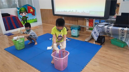 KNS: Bỏ rác đúng nơi qui định - Lớp 4-5 tuổi (1)