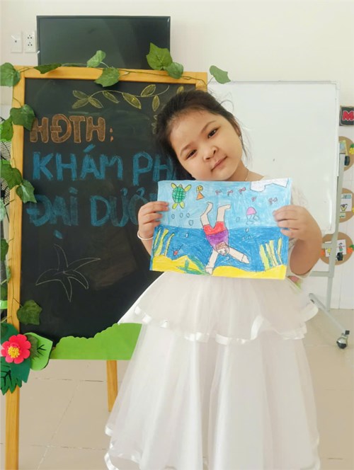 Hoạt động Tạo hình Vẽ tranh khám phá đại dương  - Lớp 5-6 tuổi(1)
