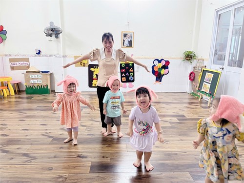 Đề tài: Câu Chuyện Của Thỏ Con. Nhóm Nhà Trẻ ( 24 - 36 tháng)