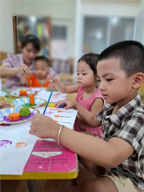 PTTM: Sáng tạo từ rau củ quả- Lớp 4-5 tuổi (1)