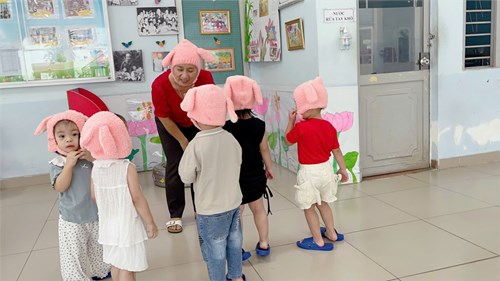 Đề tài: Trò chơi   Trời Nằng Trời Mưa . Nhóm Nhà Trẻ ( 24 - 36 tháng)