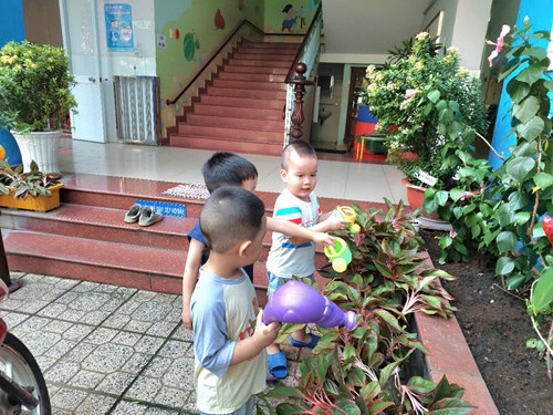 Đề tài: HOẠT ĐỘNG VUI CHƠI NGOÀI TRỜI. Lớp: 3-4 tuổi(2)