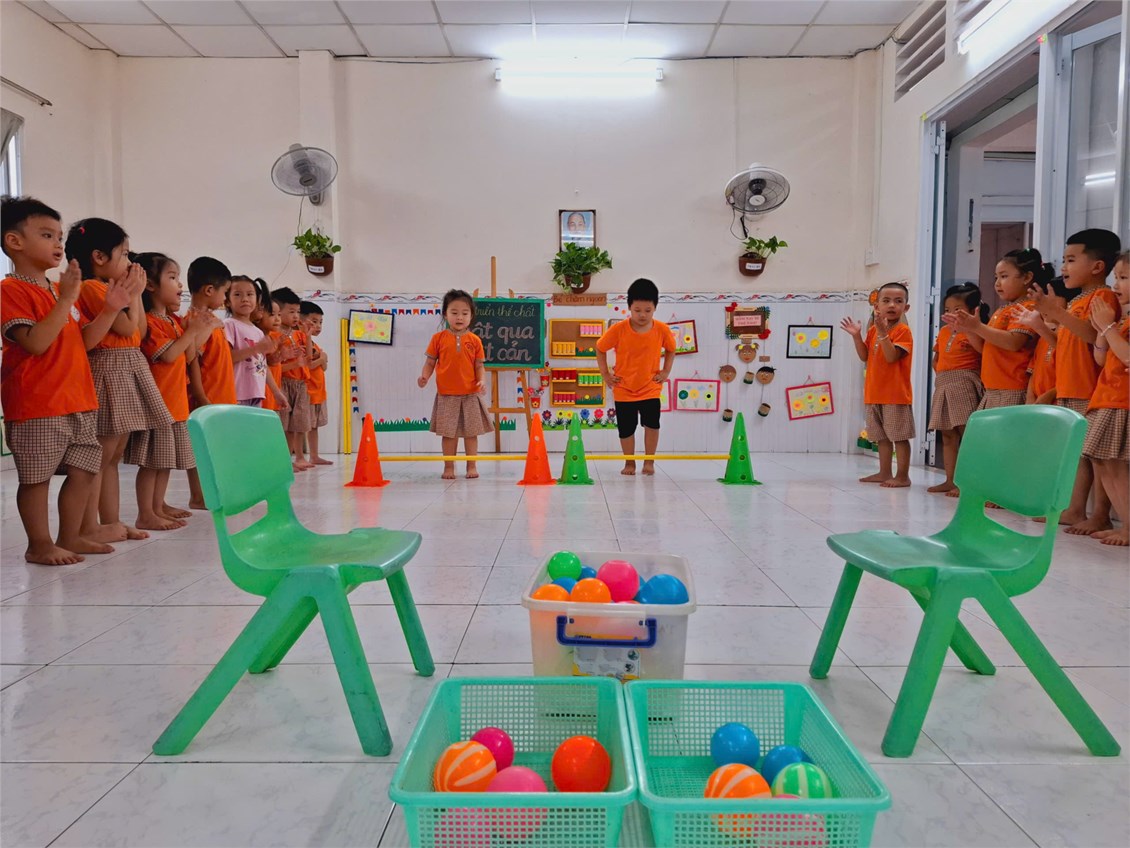 PTTC: Bật qua vật cản- Lớp 4-5 tuổi (1)