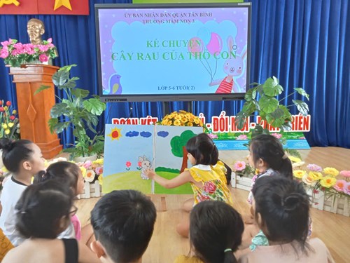 Hoạt động LQVH   Kể chuyện Cây rau của thỏ út  - Lớp 5-6 tuổi(2)