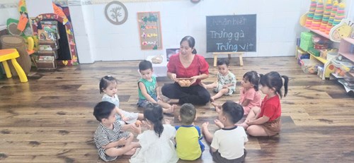 Đề tài: Nhận Biết Trứng Gà - Trứng Vịt. Nhóm Nhà trẻ 24 - 36 tháng