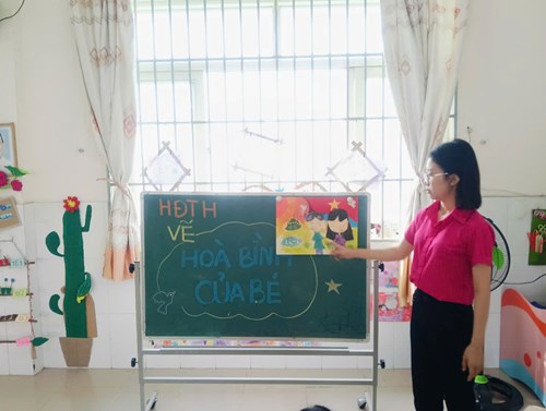 Hoạt động Tạo hình:   Vẽ Hòa bình của bé  - Lớp 5-6 tuổi(1)