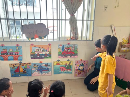 Hoạt động Tạo hình   Vẽ các phương tiện giao thông  - Lớp 5-6 tuổi(2)
