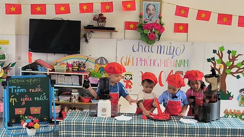 Đề tài: TIỆM NƯỚC ÉP YÊU NƯỚC. Lớp: 3-4 tuổi(3)