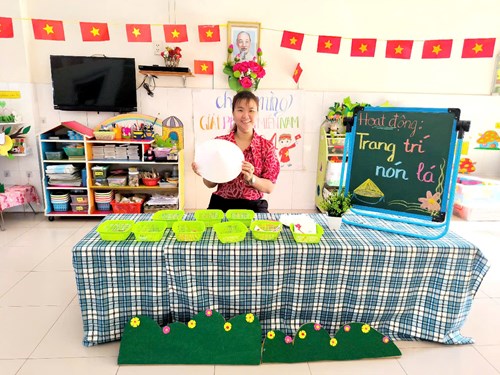 Đề tài: TRANG TRÍ NÓN LÁ. Lớp: 3-4 tuổi(3)