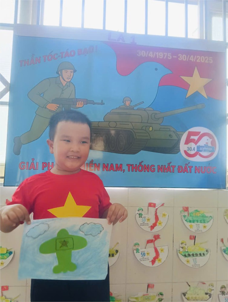 Hoạt động Tạo hình   Tạo hình máy bay tiêm kích  - Lớp 5-6 tuổi(1)