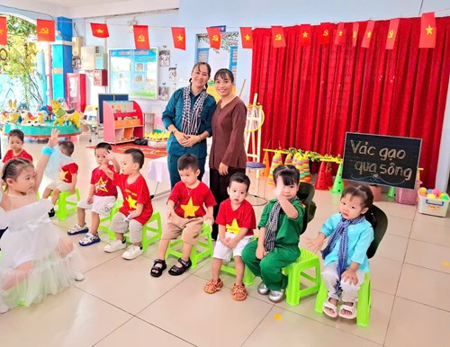 Bé Vui Đón Mừng Ngày Thống Nhất Đất Nước. Nhóm Nhà Trẻ 24 - 36 Tháng