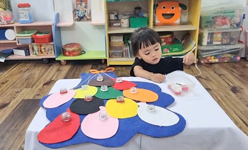 Bé Vui Chơi. Nhóm Nhà Trẻ 18 - 36 Tháng