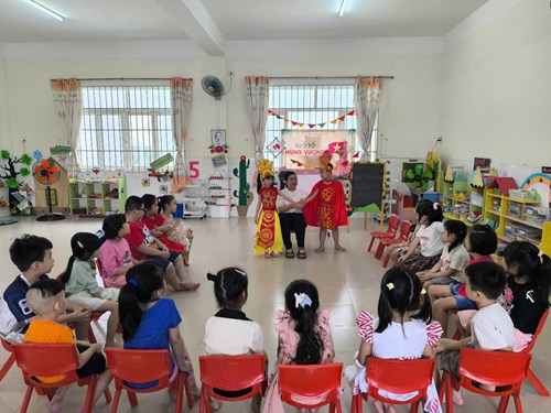 Hoạt động THKP   Tìm hiểu về ngày Lễ Giỗ Quốc Tổ Hùng Vương  - Lớp 5-6 tuổi(1)