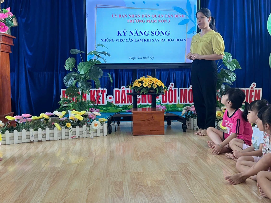 Hoạt động GDKNS  Phân biệt và nhận biết điều nên làm và không nên làm khi hỏa hoạn  - Lớp 5-6 tuổi(2)