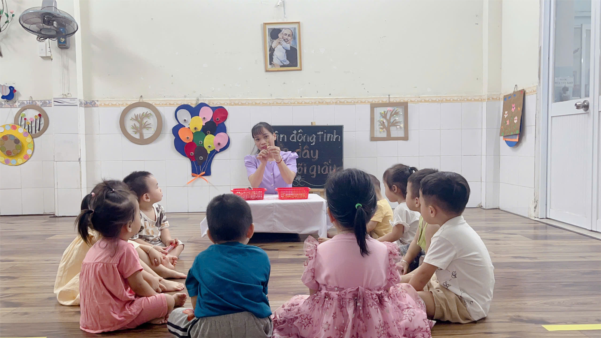 Đề Tài: Luồn Dây Qua Lõi Giấy. Nhóm Nhà Trẻ 24 - 36 Tháng