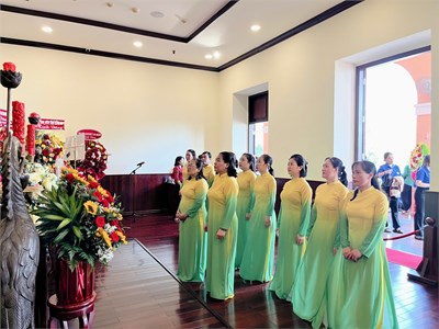Chi bộ Mầm non 3 tổ chức dâng hoa tại Bảo tàng Hồ Chí Minh và viếng tượng đài Bác Hồ tại phố đi bộ Nguyễn Huệ nhân dịp Kỷ niệm 135 năm Ngày sinh Chủ tịch Hồ Chí Minh (19/5/1890 - 19/5/2025).