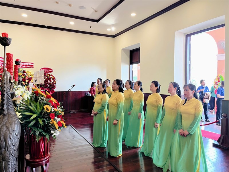 Chi bộ Mầm non 3 tổ chức dâng hoa tại Bảo tàng Hồ Chí Minh và viếng tượng đài Bác Hồ tại phố đi bộ Nguyễn Huệ nhân dịp Kỷ niệm 135 năm Ngày sinh Chủ tịch Hồ Chí Minh (19/5/1890 - 19/5/2025).