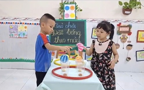 Trò chơi : Đặt bóng theo màu - Lớp 4-5 tuổi (1)