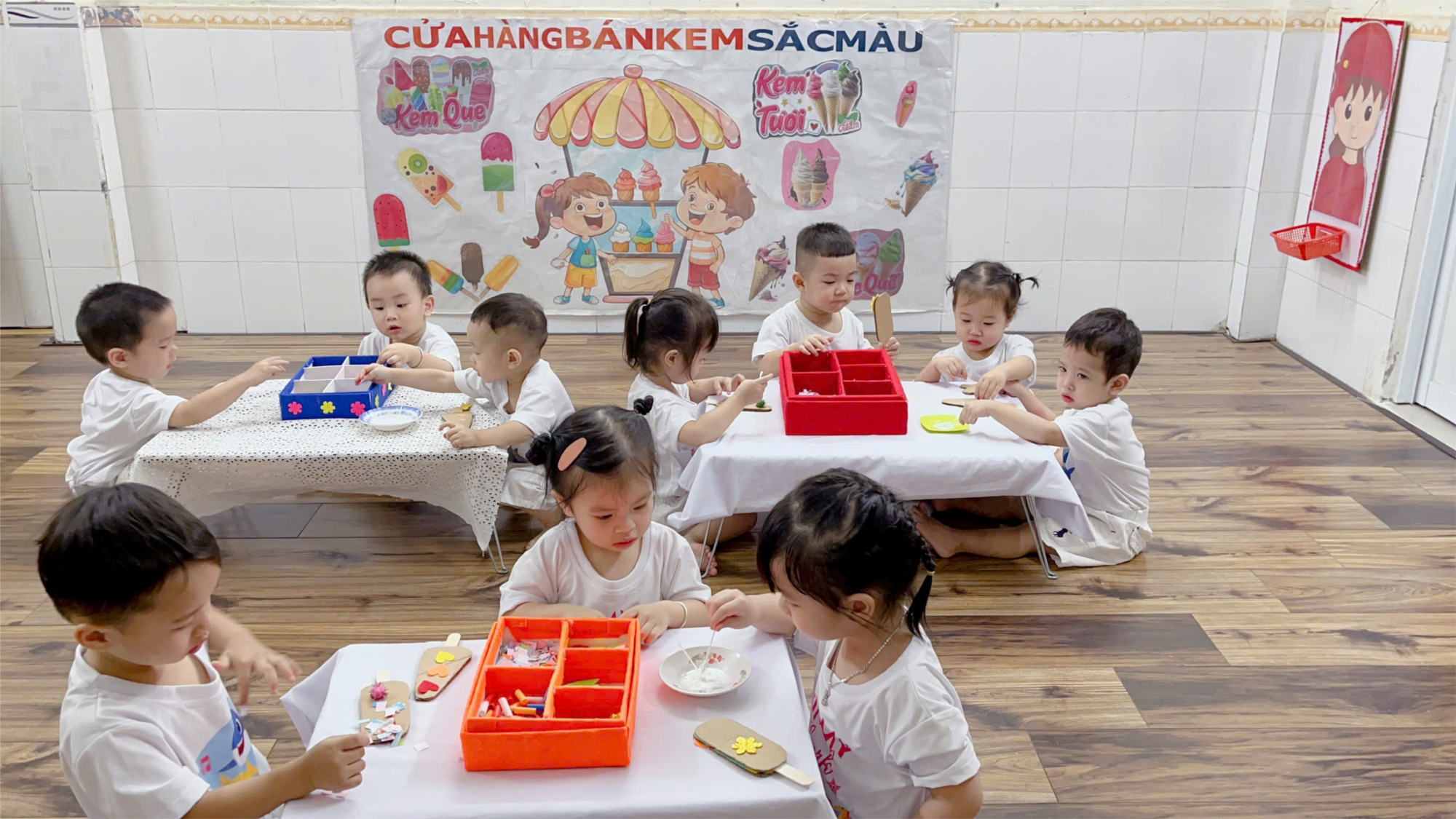 Cửa Hàng Bán Kem Sắc Màu. Nhóm Nhà Trẻ 24 - 36 tháng