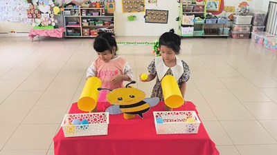 Đề tài: NHỮNG CHÚ ONG CHĂM CHỈ. Lớp: 3-4 tuổi(3)