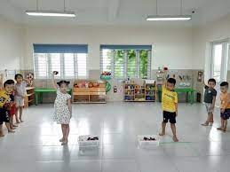 Ném xa một tay