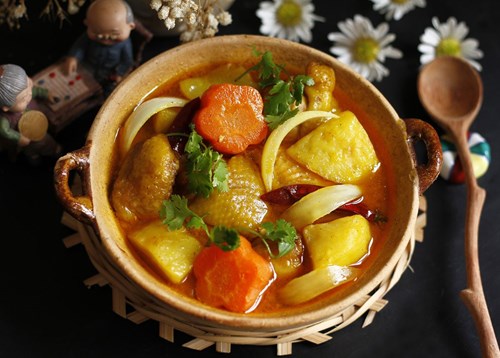 Thịt gà nấu cà ri