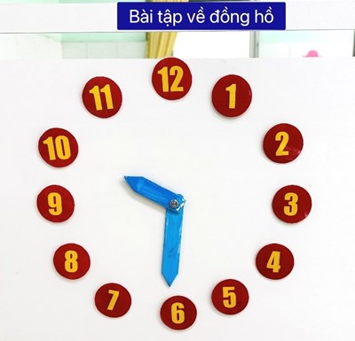 Bài tập trò chơi  xem giờ trên đồng hồ 