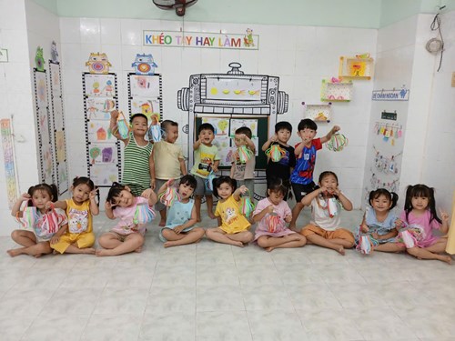 Làm lồng đèn giấy