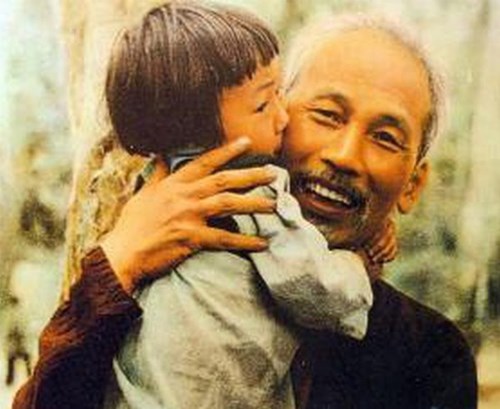Kể chuyện  Bác Hồ thăm vườn hoa nghìn việc tốt 