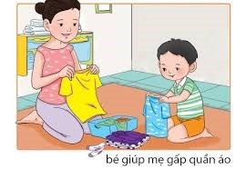 Hướng dẫn phụ huynh dạy bé gấp quần áo