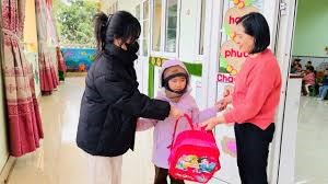 Hướng dẫn ba mẹ trẻ mầm non chăm sóc sức khoẻ trẻ khi thời tiết giao mùa