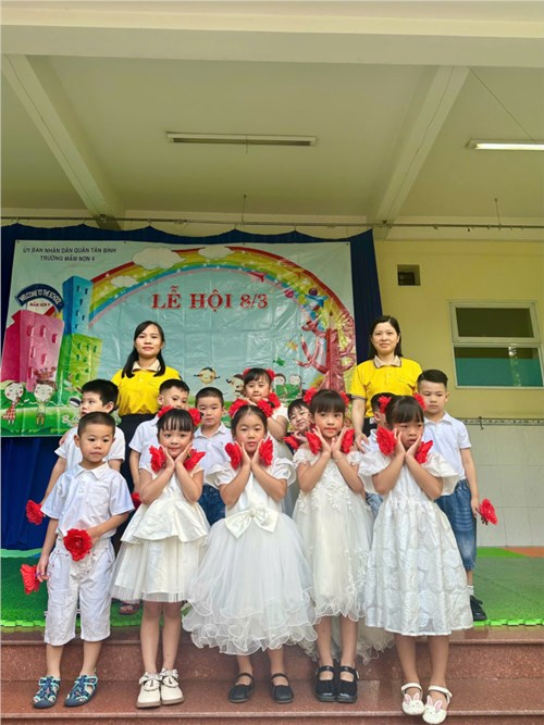 Tiết mục đọc thơ  8/3 của mẹ  chào mừng 8/3 của lớp Chồi