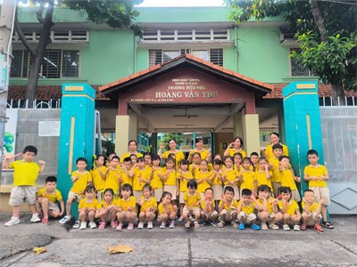 Trường Mầm non 4 tổ chức cho các bé Khối Lá tham quan trường Tiểu học Hoàng Văn Thụ