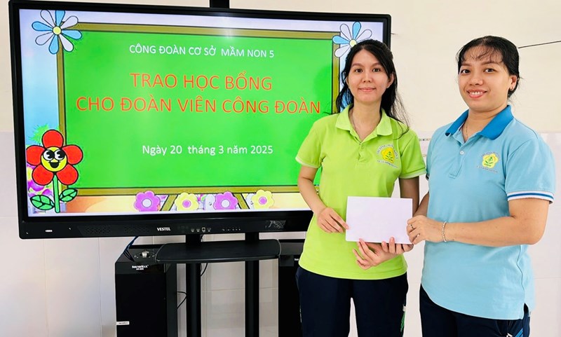 Trao học bổng cho đoàn viên công đoàn có hoàn cảnh khó khăn