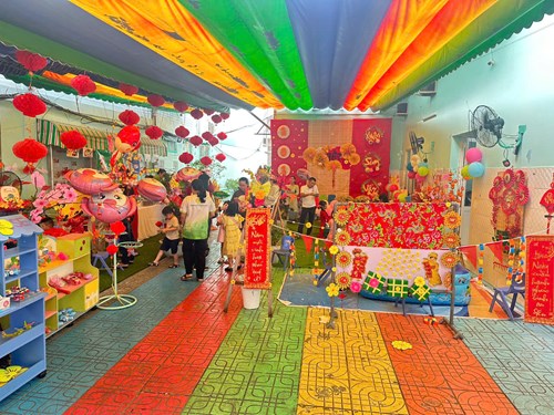 Các bé nô nức cùng ba mẹ tham gia ngày hội  HỘI CHƠ XUÂN   được tổ chức tại CS1