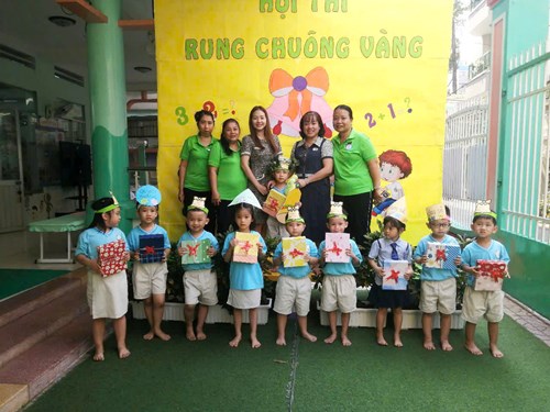 Các bé lớp chồi 1 tham gia hội thi rung chuông vàng