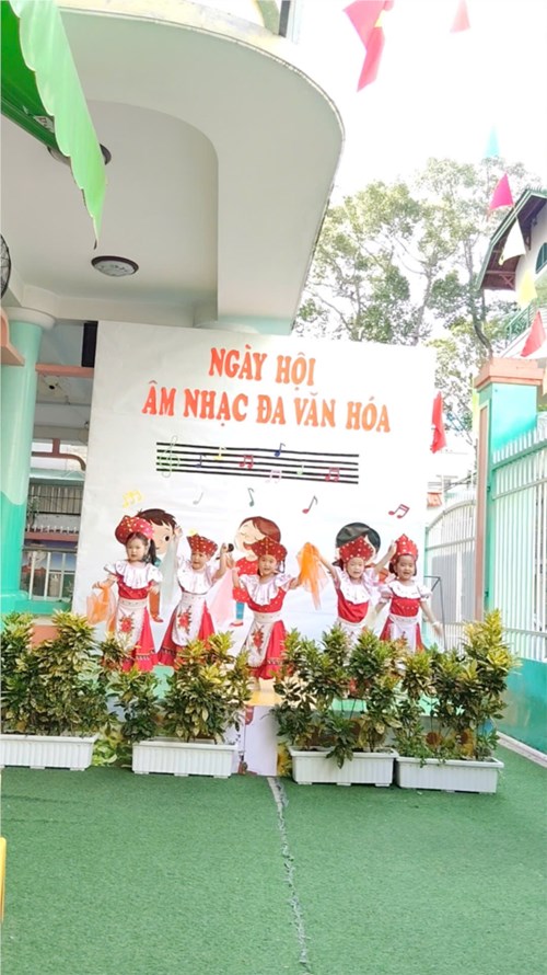 Tiết mục múa : kachiusa của các bé lớp mầm 1 trong ngày hội âm nhạc đa văn hóa