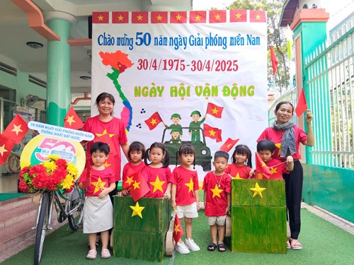 Hoà trong không khí Chào mừng kỷ niệm 50 năm ngày Giải phóng miền Nam, thống nhất đất nước,Trường mầm non 5 tổ chức cho các em khối mầm tham gia  NGÀY HỘI VẬN ĐỘNG 