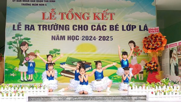 Lớp chồi 1 trường mầm non 5  với tiết mục nhịp điệu: bé vui khoẻ đẹp