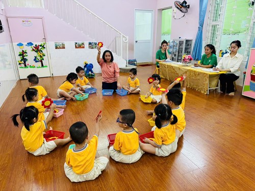 Tiết tốt tháng 2: Cô Trần Thị Minh Hồng - Nhận biết phân biệt  Một - Nhiều 