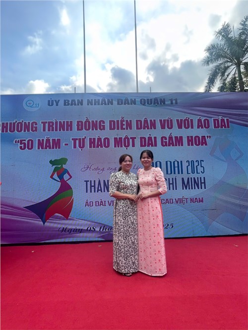 CĐCS MN6 tham gia chương trình đồng diễn dân vũ với áo dài  50 năm tự hào một dải gấm hoa 