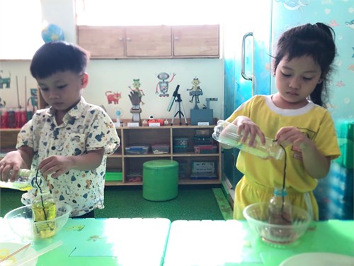 Khoa học: Sự dẫn truyền của nước   Rót nước bằng dây 