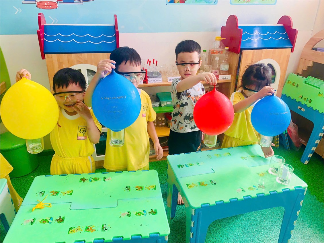 Khám phá khoa học:   Nâng ly bằng bong bóng 