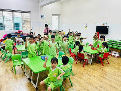 Tạo hình:   Chú chim non 