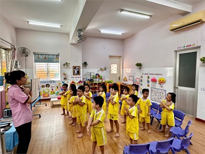 Văn học:   Dê con nhanh trí 