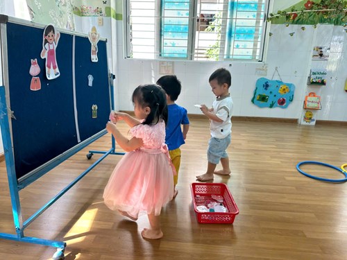 Nhận biết trang phục bạn trai bạn gái
