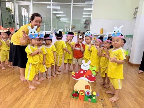 Văn học:  Câu chuyện  Thỏ Ngoan 